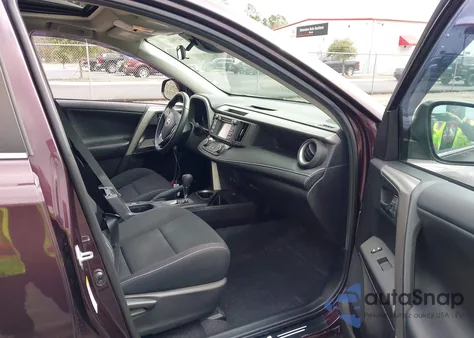 2018 Toyota Rav4 Xle z USA, uszkodzony, nr VIN 2T3RFREV1JW736845